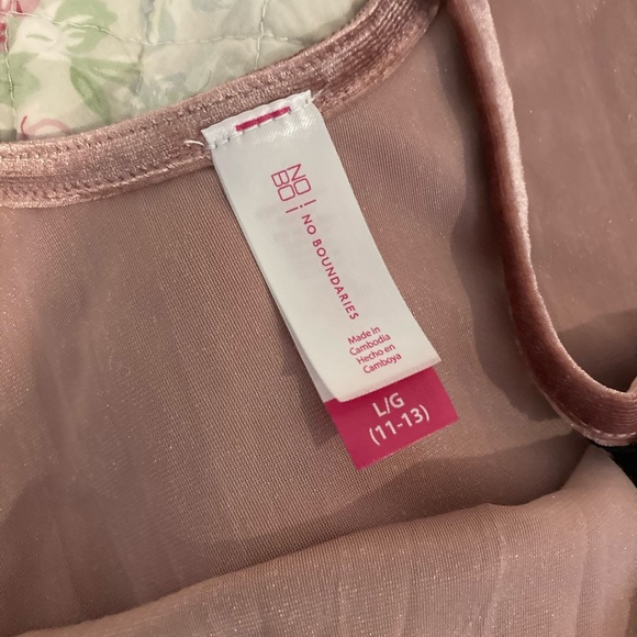 Pink velvet camisole with black lace detailing - Picture 3 of 3